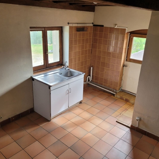  Annonces BOIS D'OINGT : Appartement | SAVIGNY (69210) | 50 m2 | 500 € 