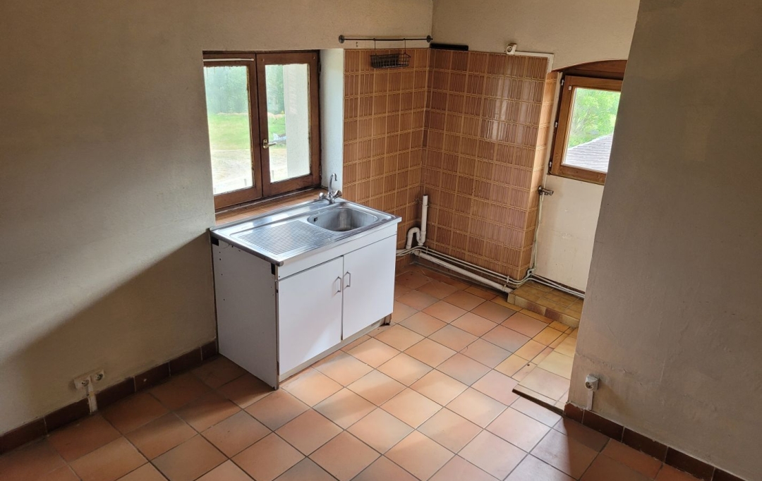 Annonces BOIS D'OINGT : Appartement | SAVIGNY (69210) | 50 m2 | 500 € 