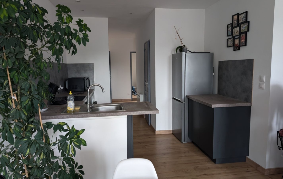 Annonces BOIS D'OINGT : Appartement | L'ARBRESLE (69210) | 49 m2 | 610 € 