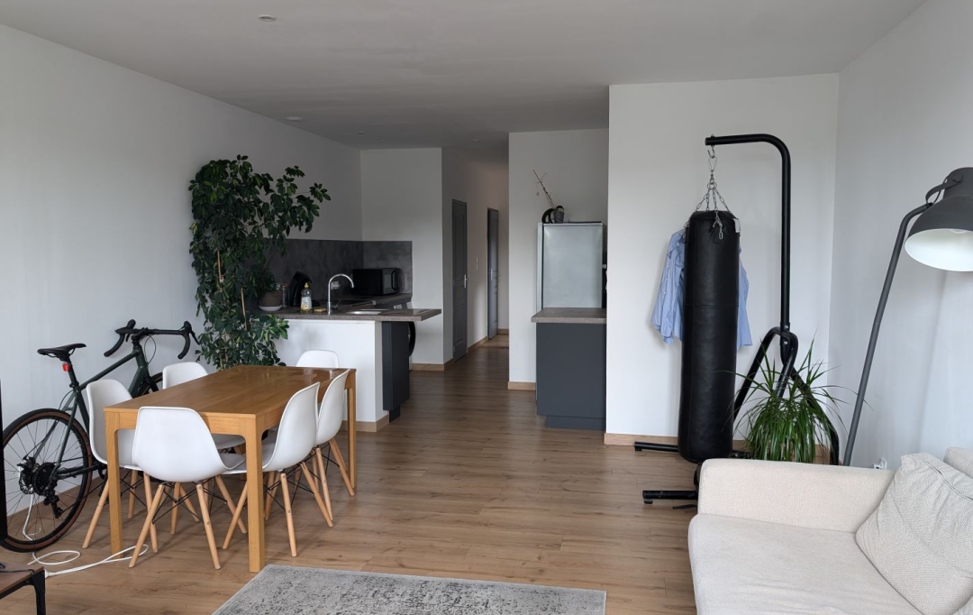 Annonces BOIS D'OINGT : Appartement | L'ARBRESLE (69210) | 49 m2 | 610 € 